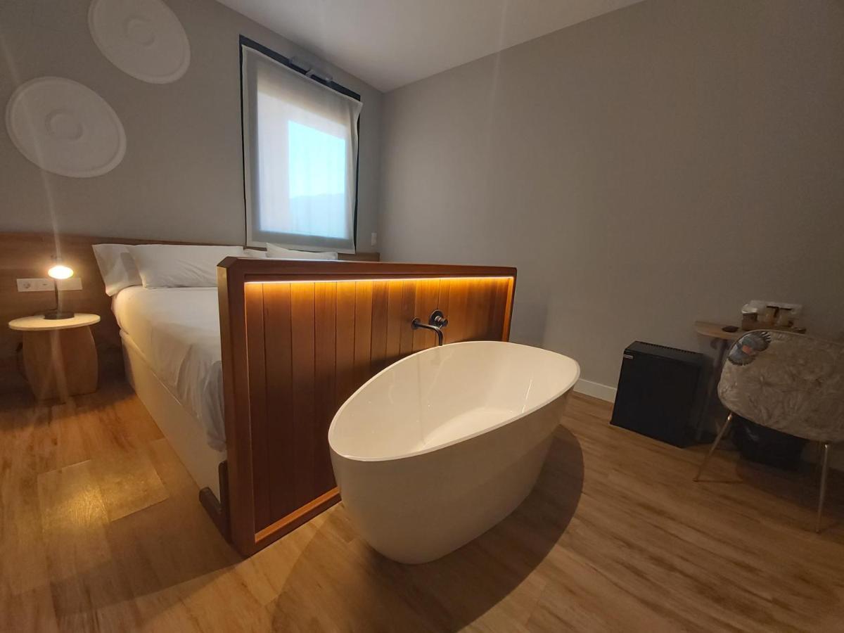Habital Suites Jaca Exteriör bild